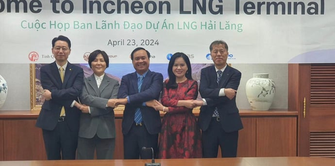 Lãnh đạo tỉnh Quảng Trị làm việc với liên danh nhà đầu tư T&T Group, Hanwha, KOGAS, KOSPO về việc đẩy nhanh tiến độ dự án LNG Hải Lăng, giai đoạn 1 - 1.500 MW