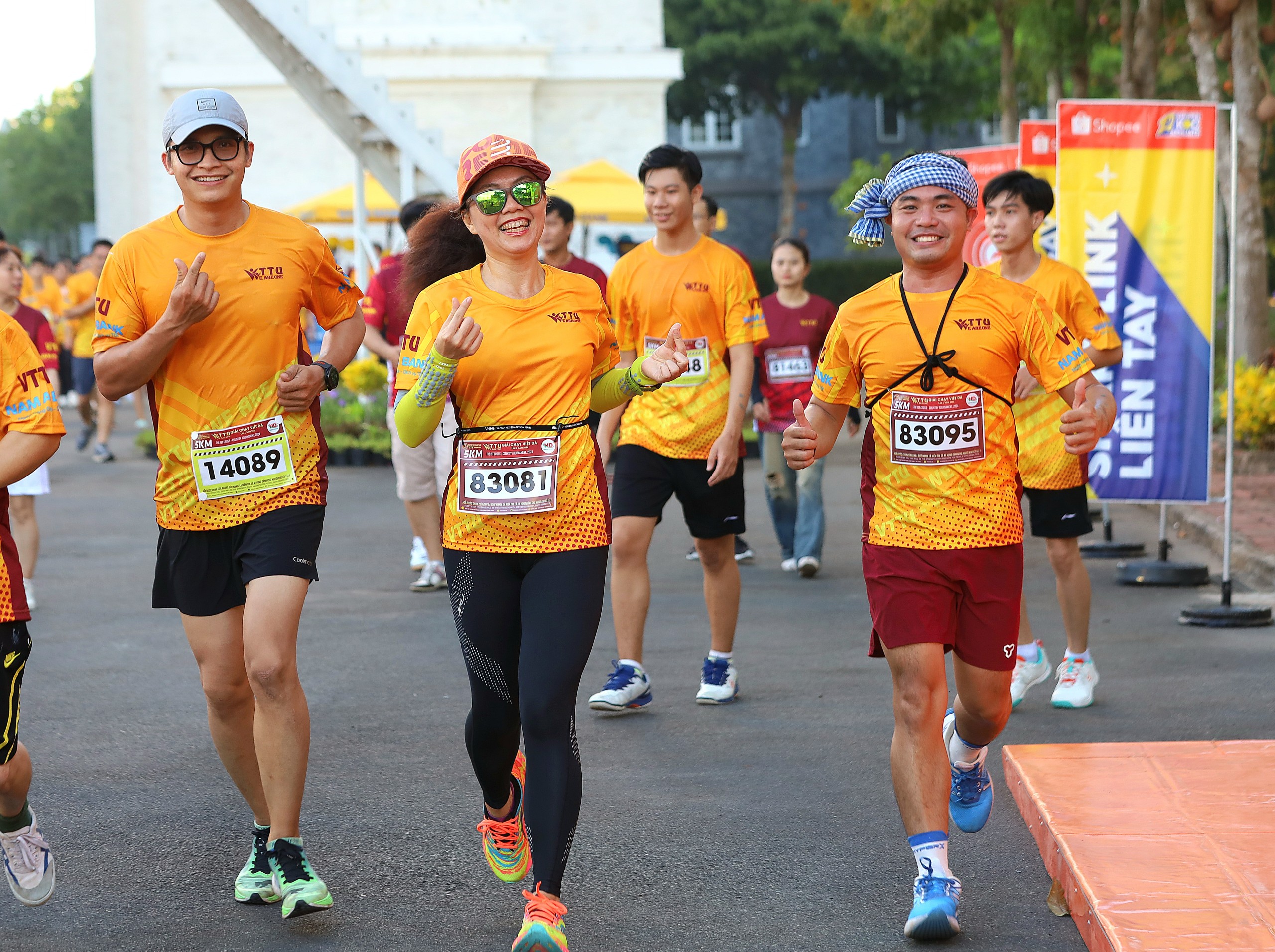 Các vận động viên tham gia thi đấu cự ly 5km.