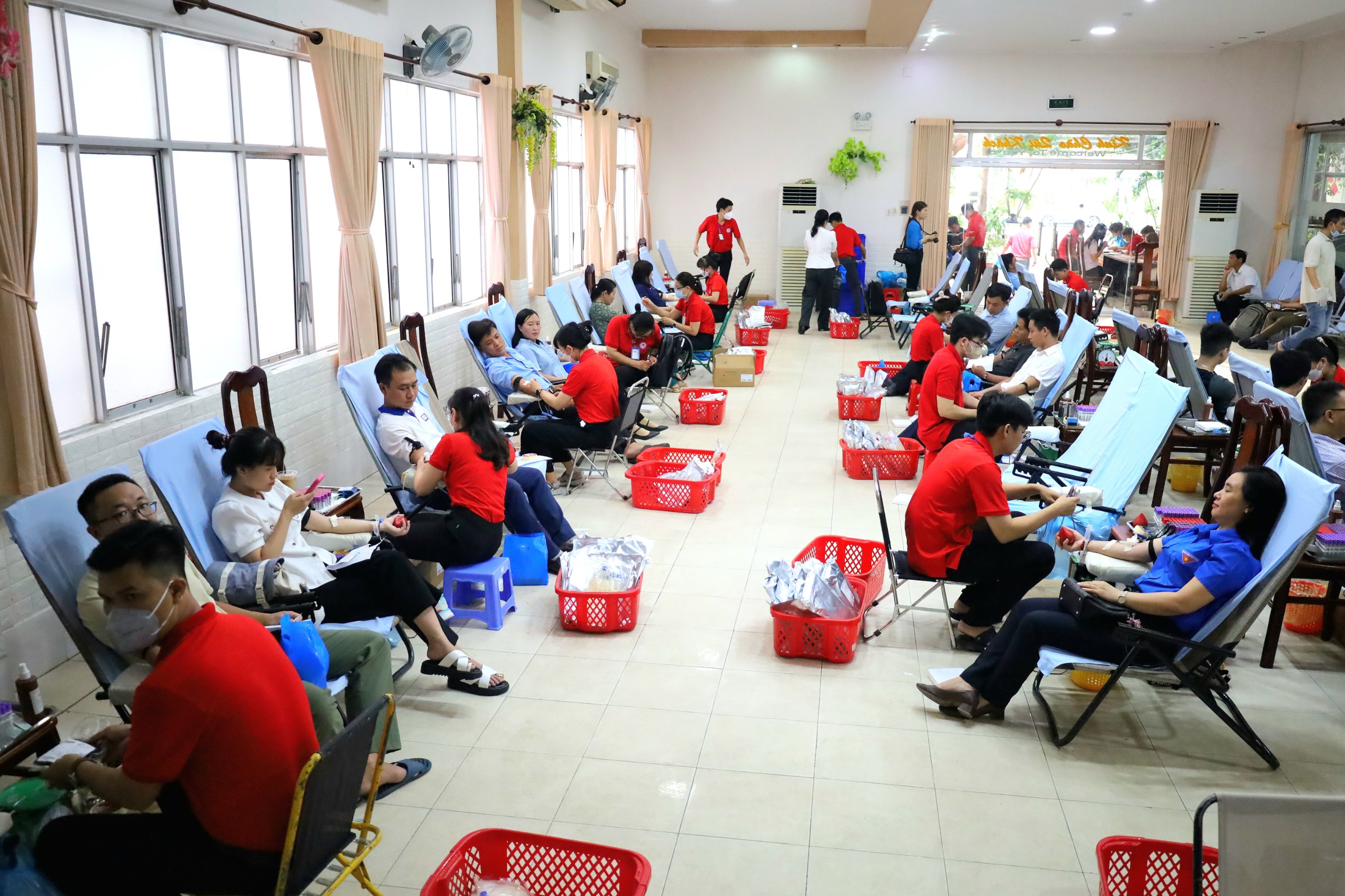 Ngày hội “Sắc đỏ đoàn viên công đoàn” TP. Cần Thơ năm 2024 đã tiếp nhận được 883 đơn vị máu.