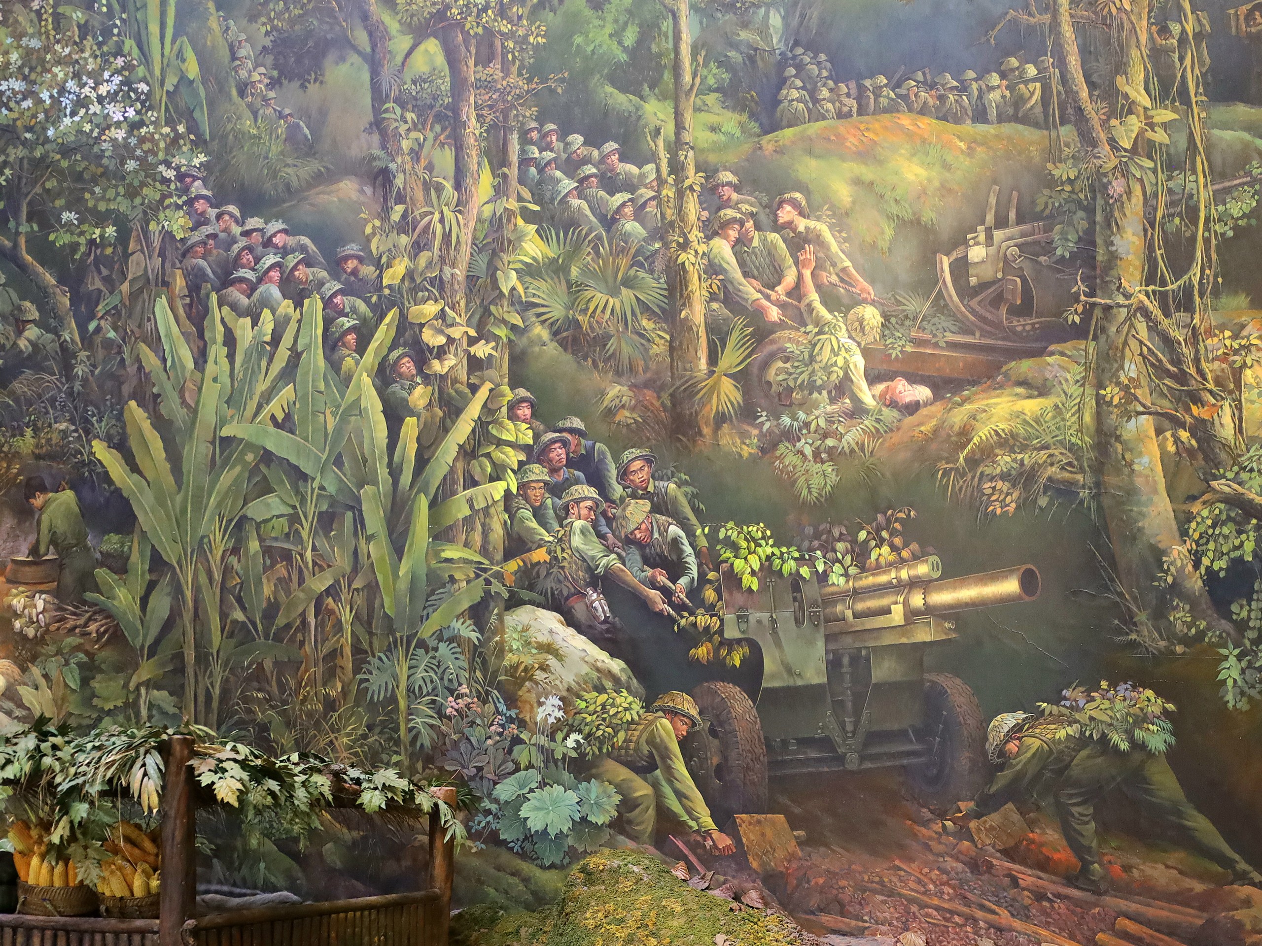 Hình ảnh chiến sĩ kéo pháo vào mặt trận Điện Biên Phủ được tái hiện hết sức sinh động và chân thật.
