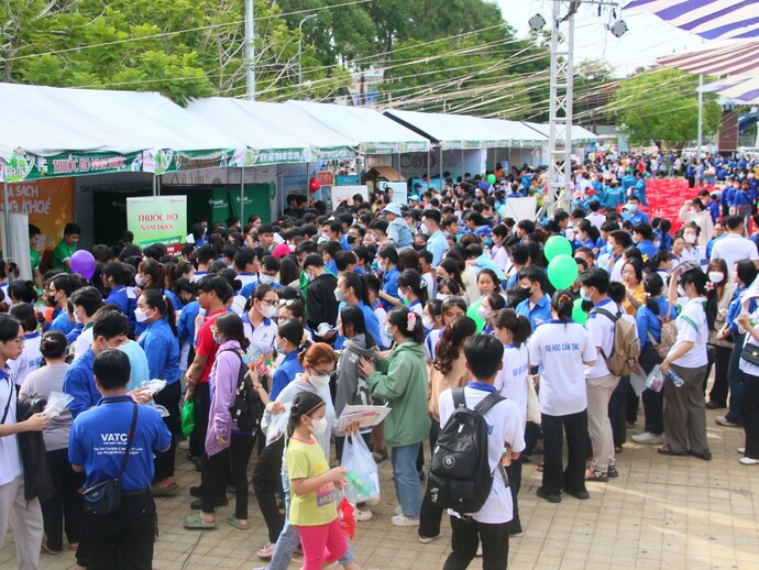 Ngày hội thu hút đông đảo mọi người tham gia.