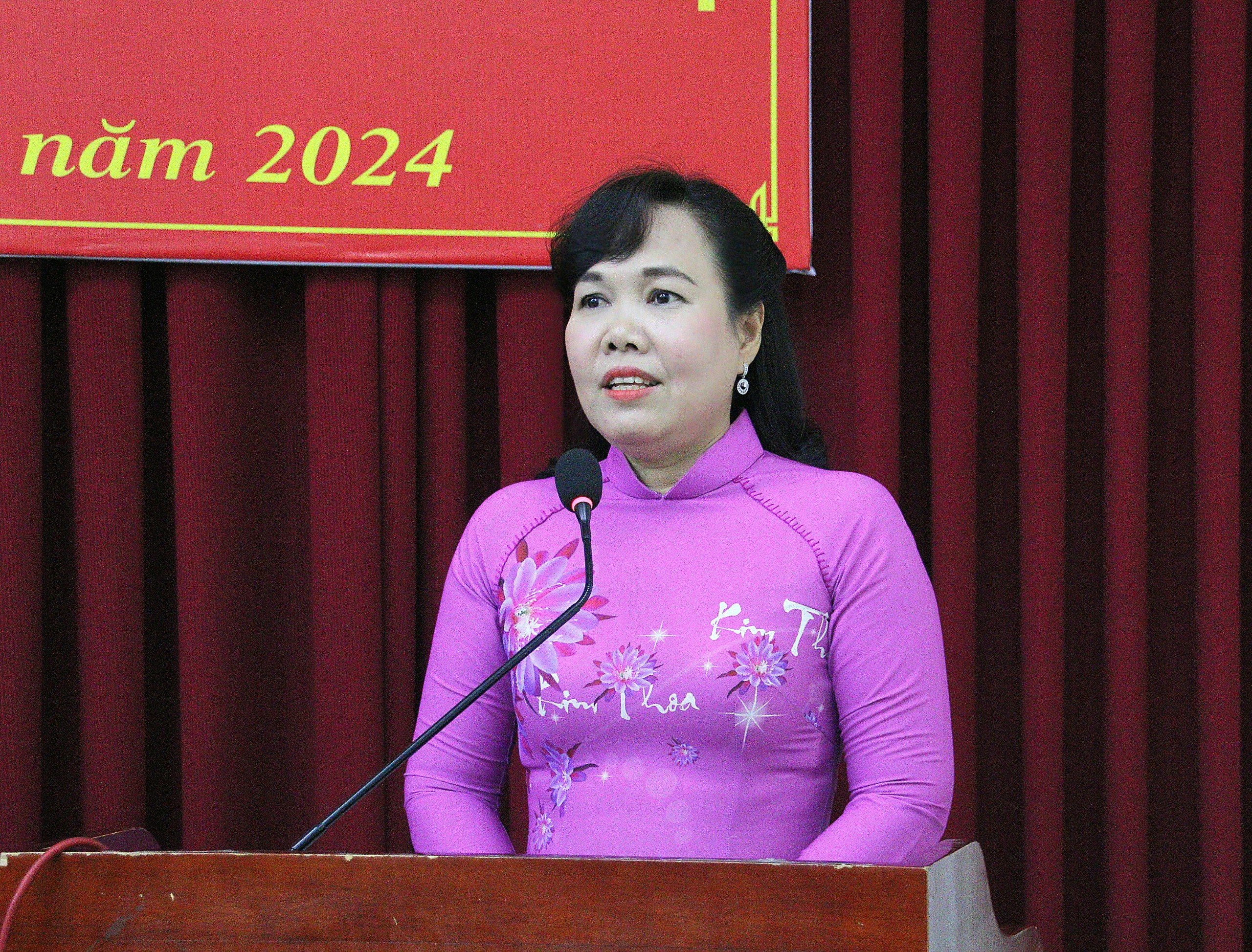 Bà Võ Kim Thoa - Trưởng Ban Dân vận Thành ủy Cần Thơ phát biểu tại buổi lễ.