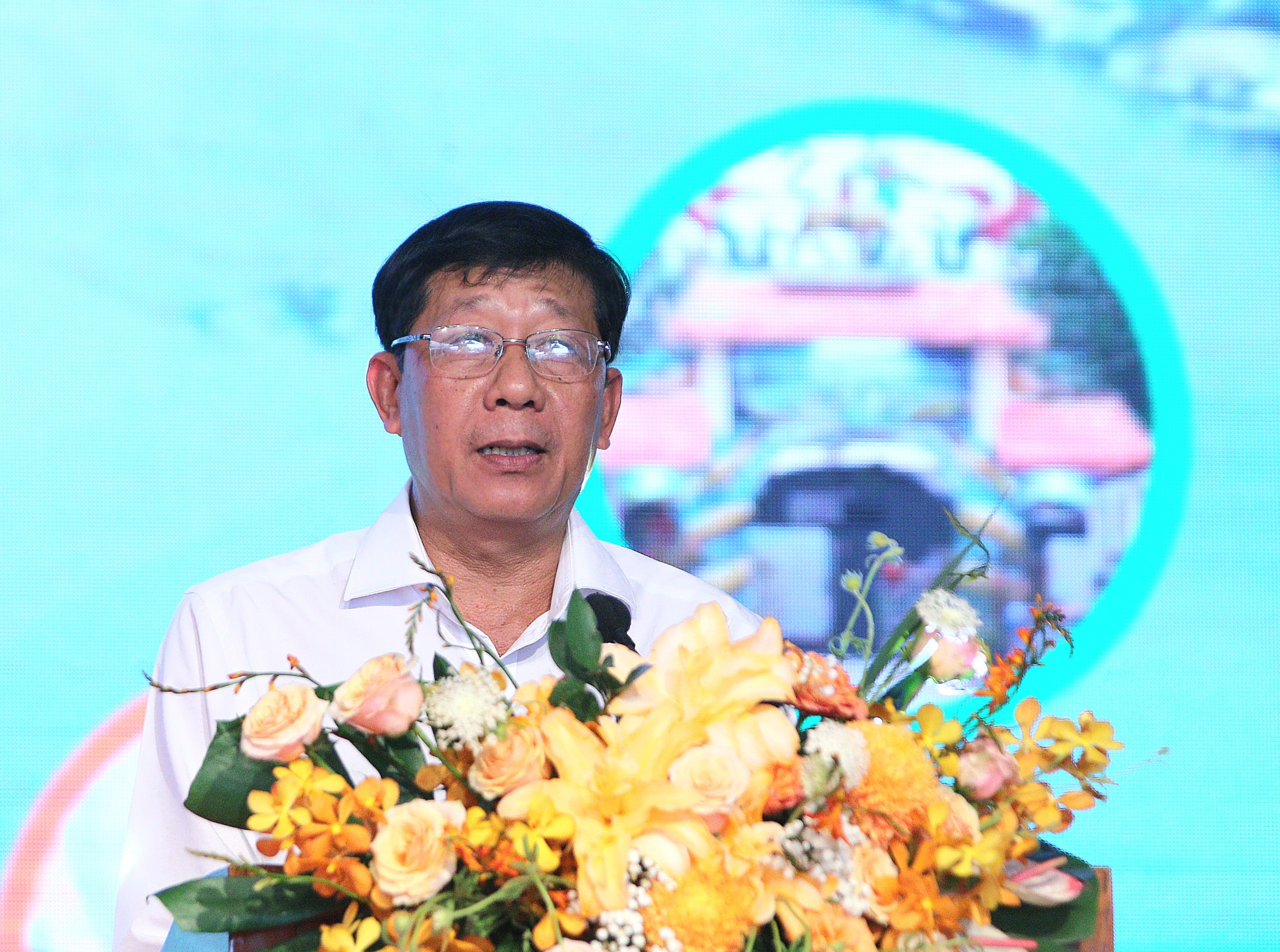 Ông Võ Văn Tân - Phó Bí thư quận ủy, Chủ tịch UBND quận Thốt Nốt phát biểu khai mạc ngày hội.
