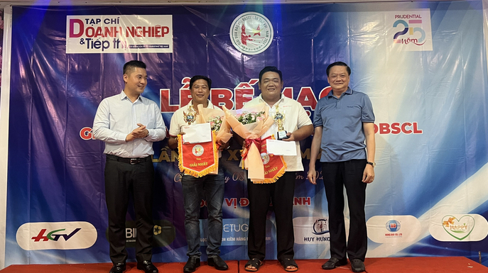 Cặp cơ thủ Nguyễn Thanh Phúc (Đài PTTH tỉnh Cà Mau) và Trương Công Phú (Tạp chí Gia đình Việt Nam) đạt hạng nhất.