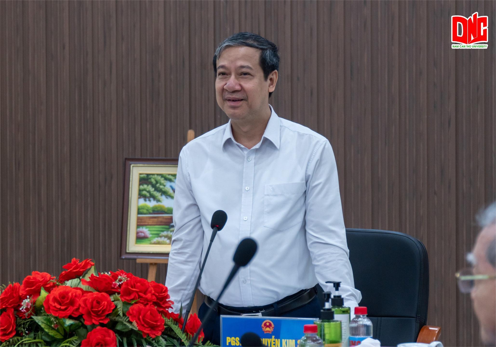 PGS.TS. Nguyễn Kim Sơn - Ủy viên Ban Chấp hành Trung ương Đảng - Bộ trưởng Bộ Giáo dục và Đào tạo phát biểu tại buổi làm việc.