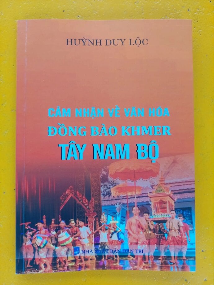 Bìa sách “Cảm nhận về văn hóa đồng bào Khmer Tây Nam Bộ”.