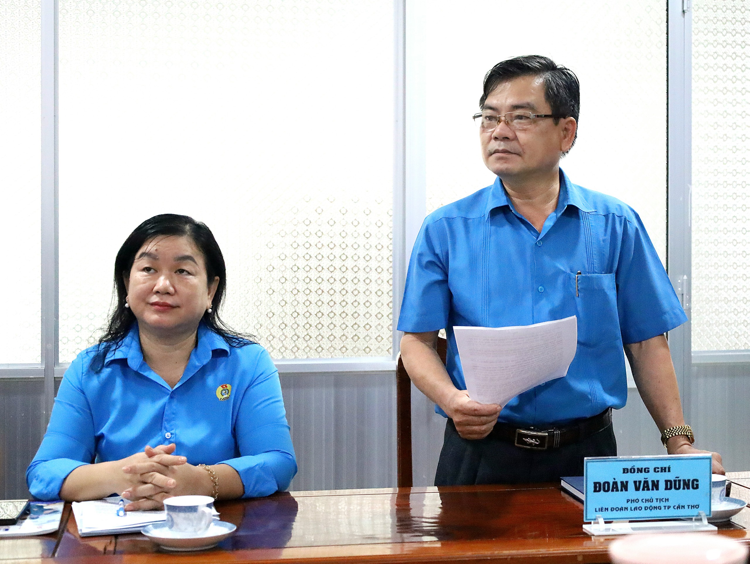 Ông Đoàn Văn Dũng - Phó Chủ tịch Liên đoàn lao động TP. Cần Thơ phát biểu tại cuộc họp.