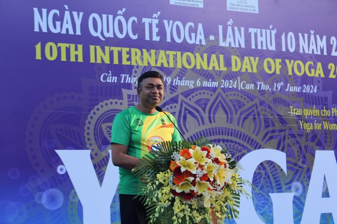 Ngài Madan Mohan Sethi - Tổng Lãnh sự Ấn Độ phát biểu chào mừng Ngày Quốc tế Yoga