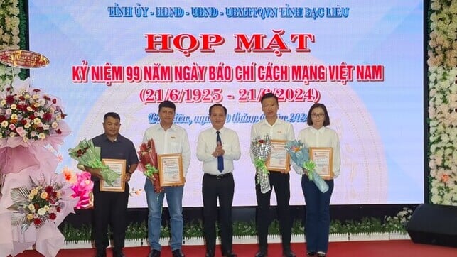Họp mặt kỷ niệm 99 năm ngày Báo chí Cách mạng Việt Nam tại tỉnh Bạc Liêu.