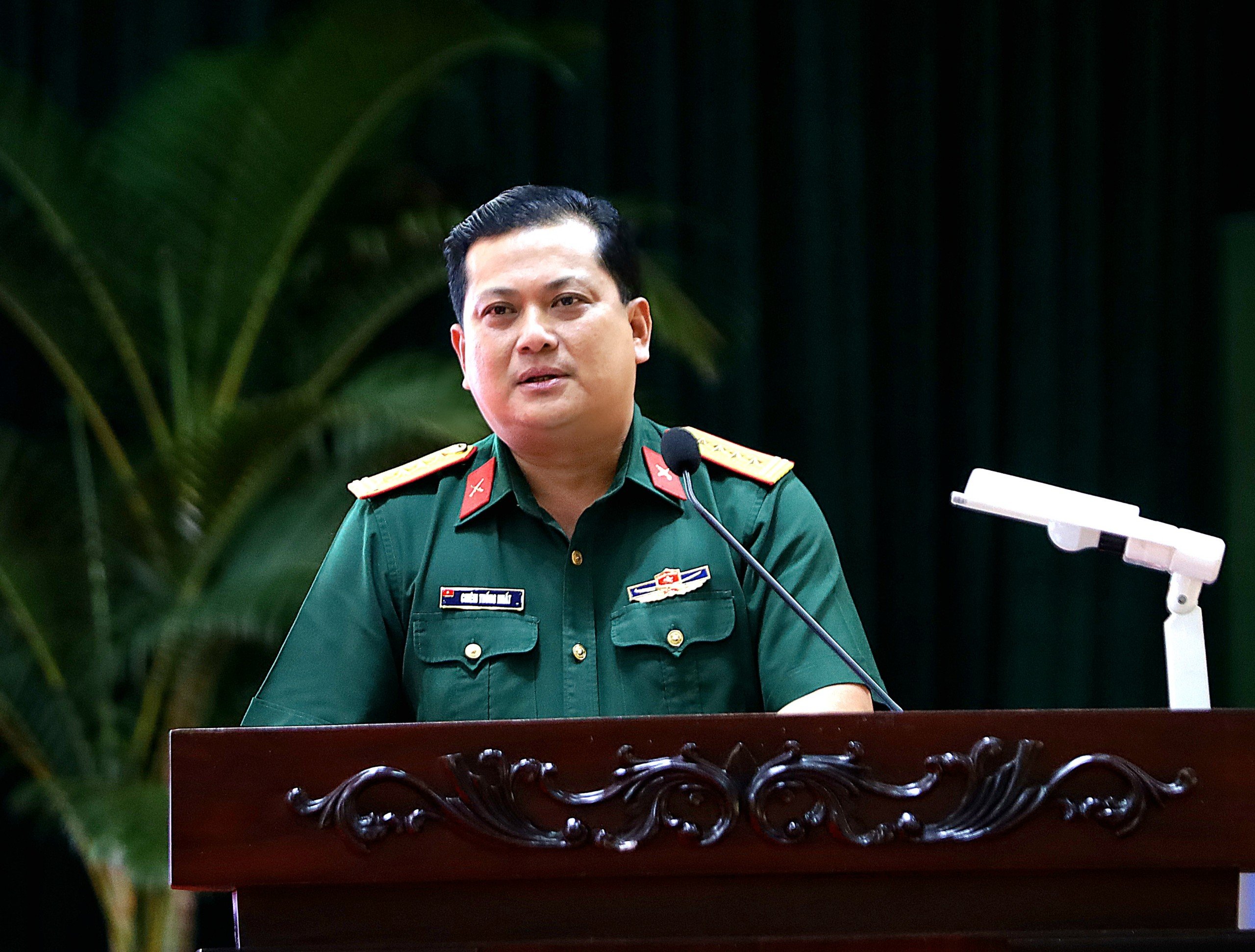 Đại tá Chiêm Thống Nhất - Phó Tư lệnh, Tham mưu trưởng Quân khu 9 phát biểu chỉ đạo hội nghị.