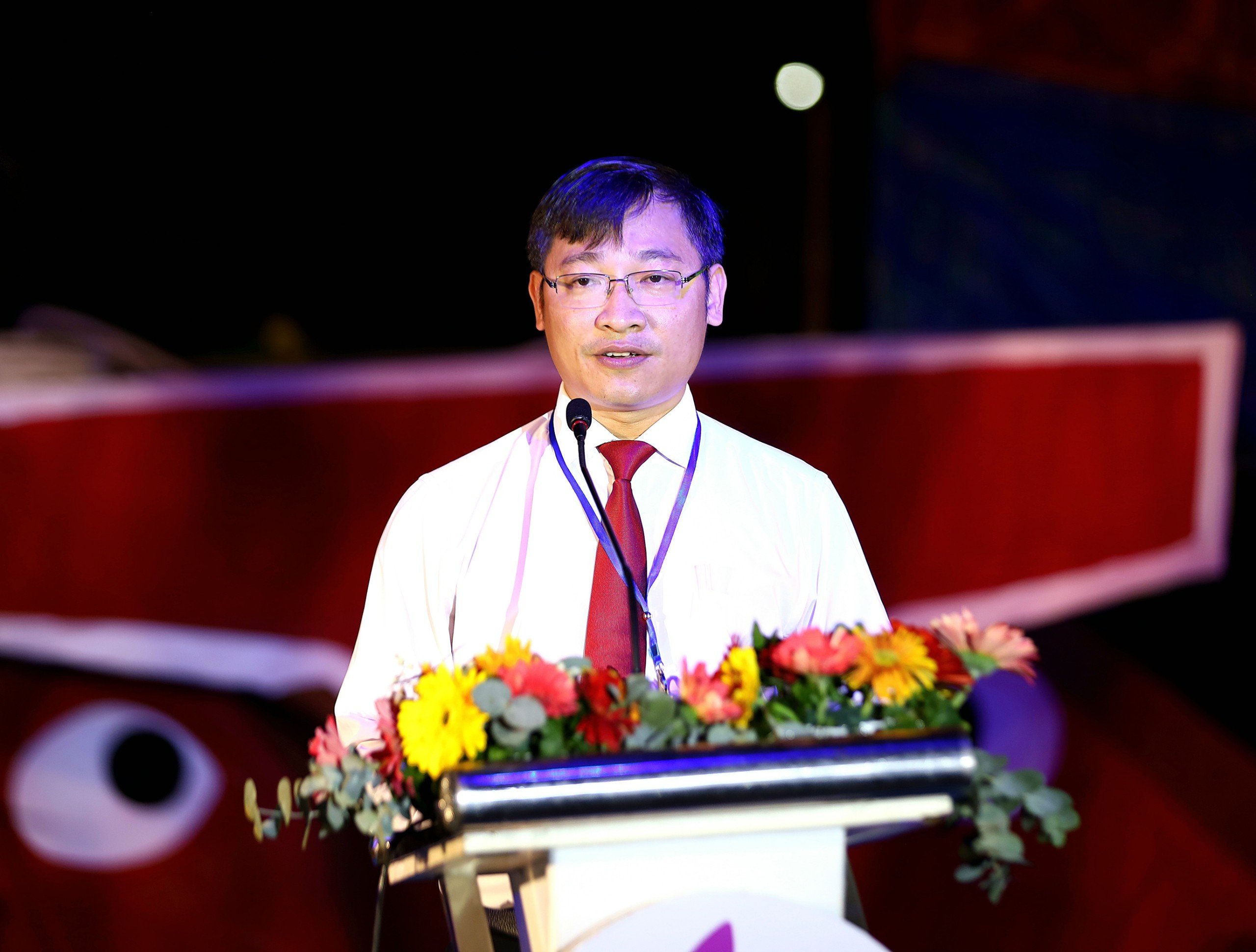 Ông Lê Hoàng Xuyên - Chủ tịch UBND TP. Ngã Bảy phát biểu tại lễ khai mạc.