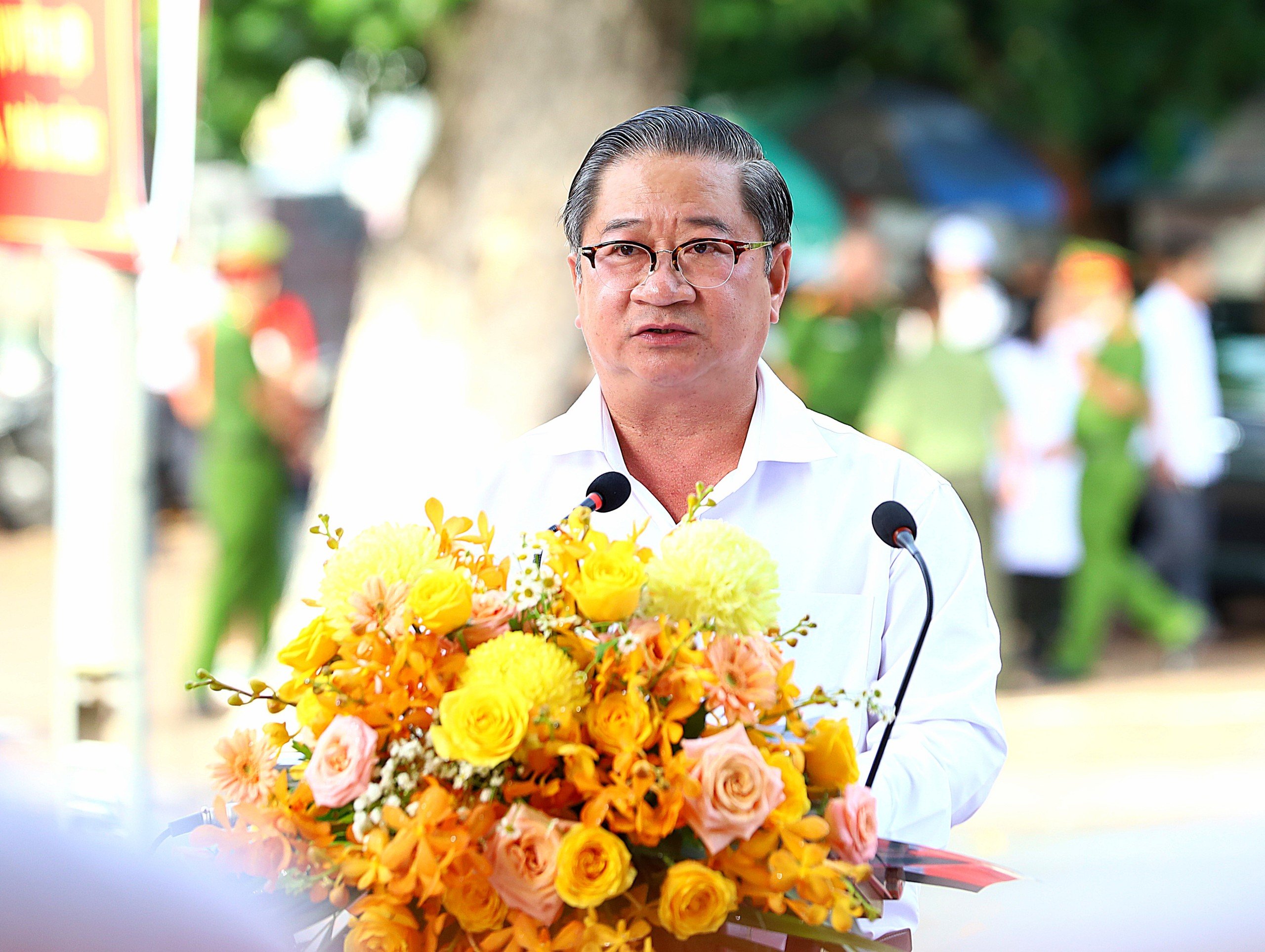 Ông Trần Việt Trường - Phó Bí thư Thành ủy, Chủ tịch UBND TP. Cần Thơ phát biểu động viên và chỉ đạo tại buổi lễ.