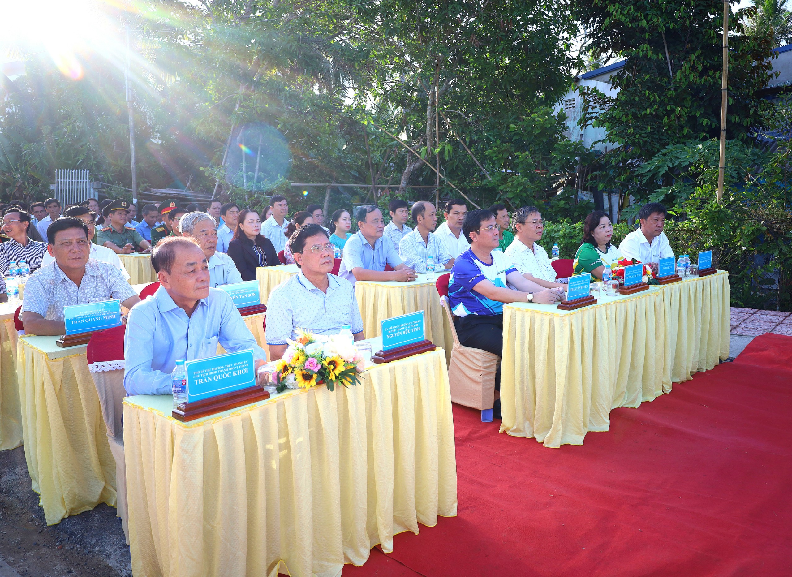 Quang cảnh Lễ phát động trồng cây Tuyến đường xanh Mekong Delta Marathon năm 2024.