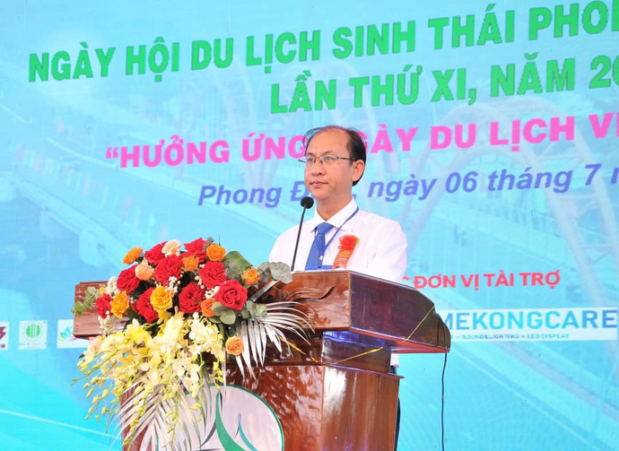 Ông Nguyễn Trung Nghĩa – Chủ tịch UBND huyện Phong Điền phát biểu khai mạc ngày hội.