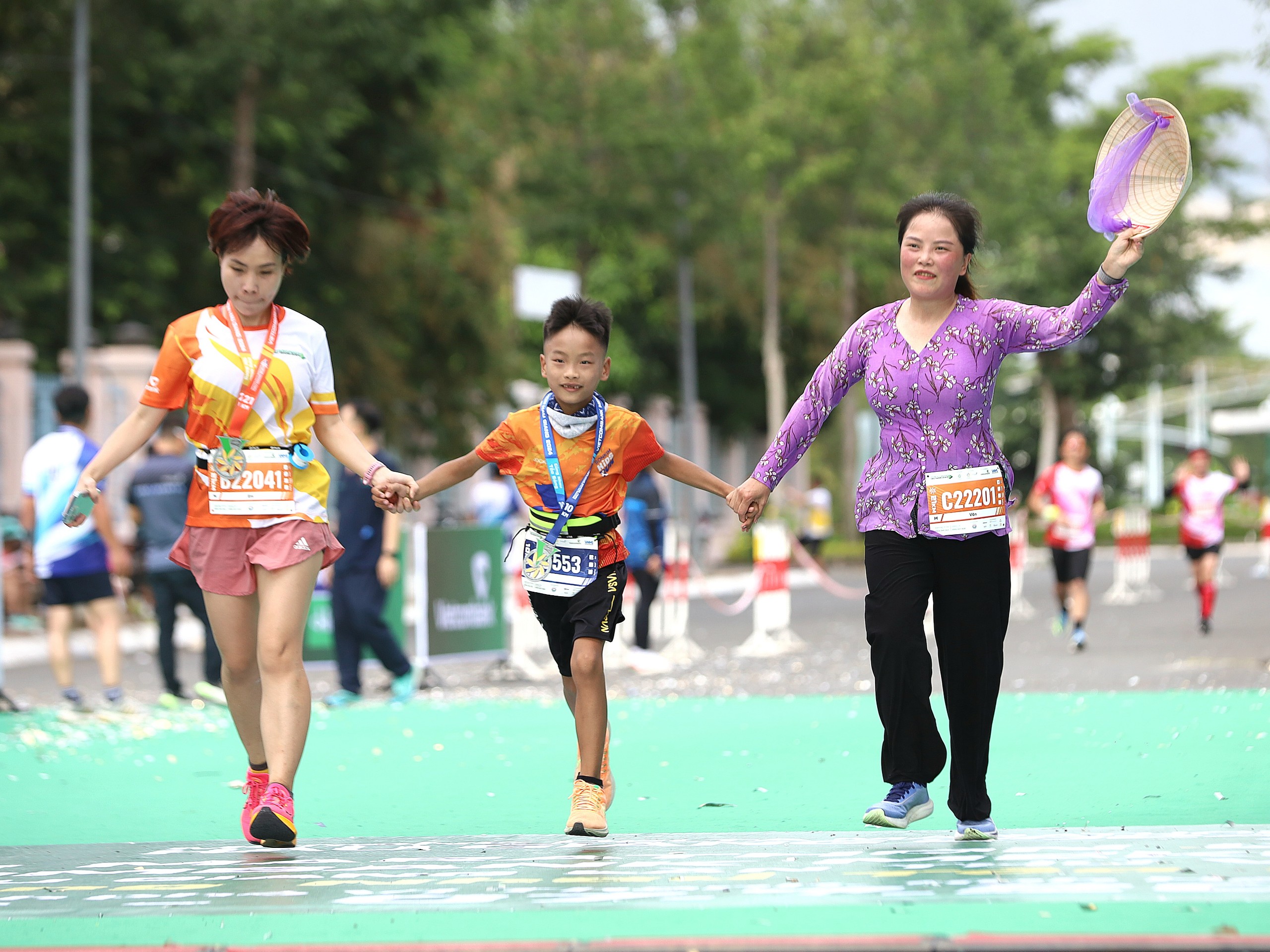 Trang phục bà ba được nhiều vận động viên lực chọn mặc tham gia giải.