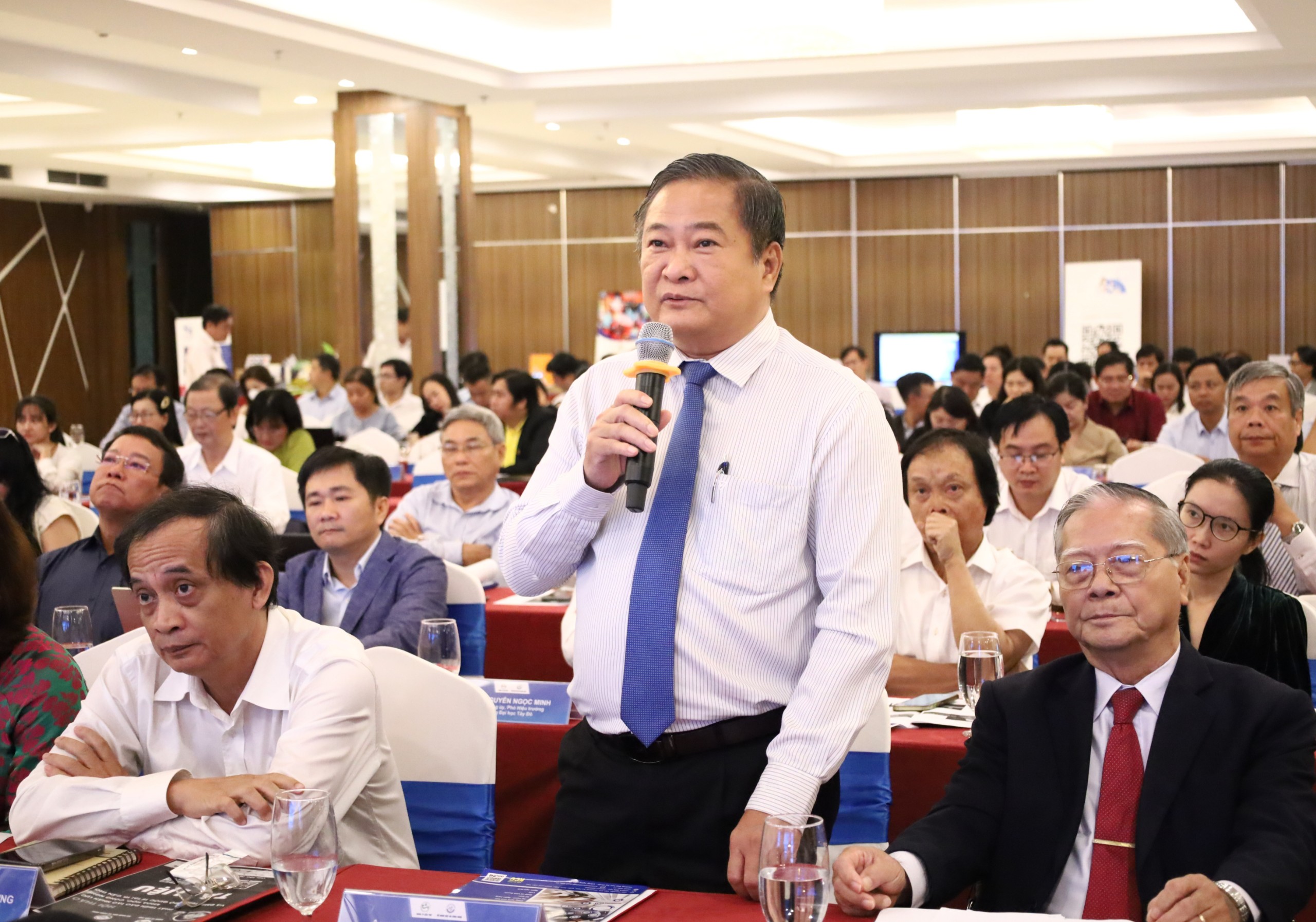 NGND.PGS.TS Huỳnh Thanh Nhã – Hiệu trưởng Trường Đại học Kỹ thuật Công nghệ Cần Thơ phát biểu tại hội thảo.