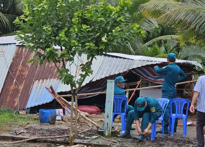 Những căn nhà thiệt hại do lốc xoáy ở xã Vĩnh Trạch, thành phố Bạc Liêu.