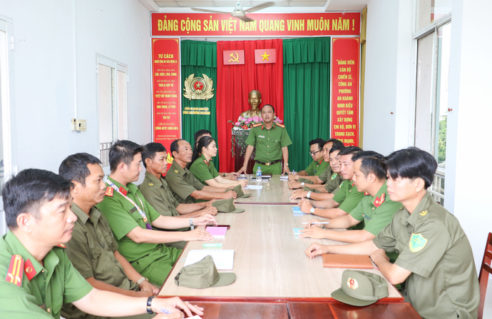 Công an phường An Khánh và Tổ trưởng các Tổ bảo vệ ANTT phường tổ chức họp phân công nhiệm vụ ngay sau Lễ ra mắt