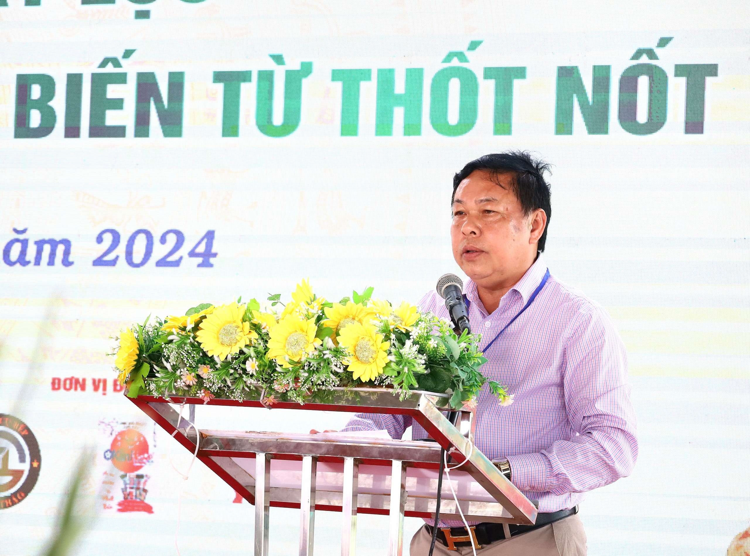 Ông Lê Trung Hiếu - Giám đốc Trung tâm Xúc tiến Thương mại và Đầu tư tỉnh An Giang phát biểu khai mạc tại hội thi.