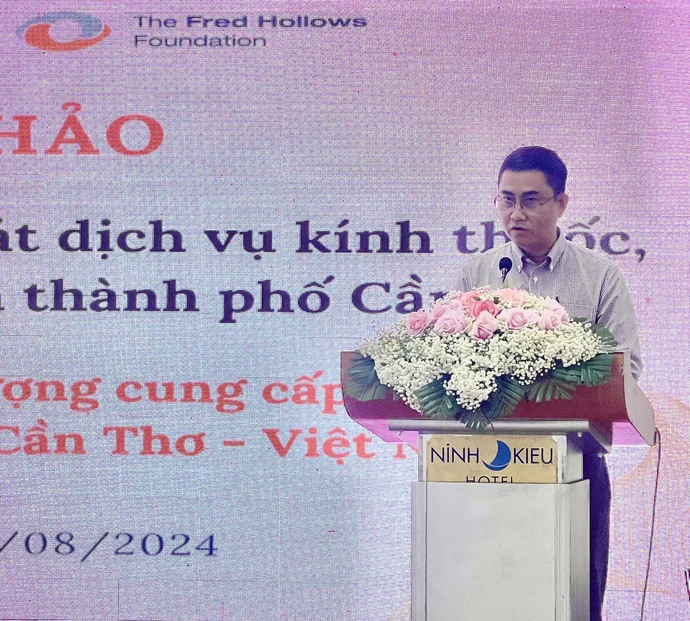 Ông Lý Hồng Khiêm, Trưởng phòng Kế hoạch - Tài chính Sở Y tế TP. Cần Thơ phát biểu tại hội thảo.