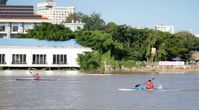 Ngoài ra, năm nay Ban Tổ chức có thêm tiết mục biểu diễn đua thuyền Kayak mang đến những trải nghiệm mới cho người dân địa phương và thu hút khách tham quan, du lịch từ các tỉnh, thành về dự xem và tham gia giải.