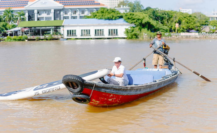 Đội cứu hộ, cứu trợ túc trực xuyên suốt tại khu vực thi đấu để hỗ trợ vận động viên.