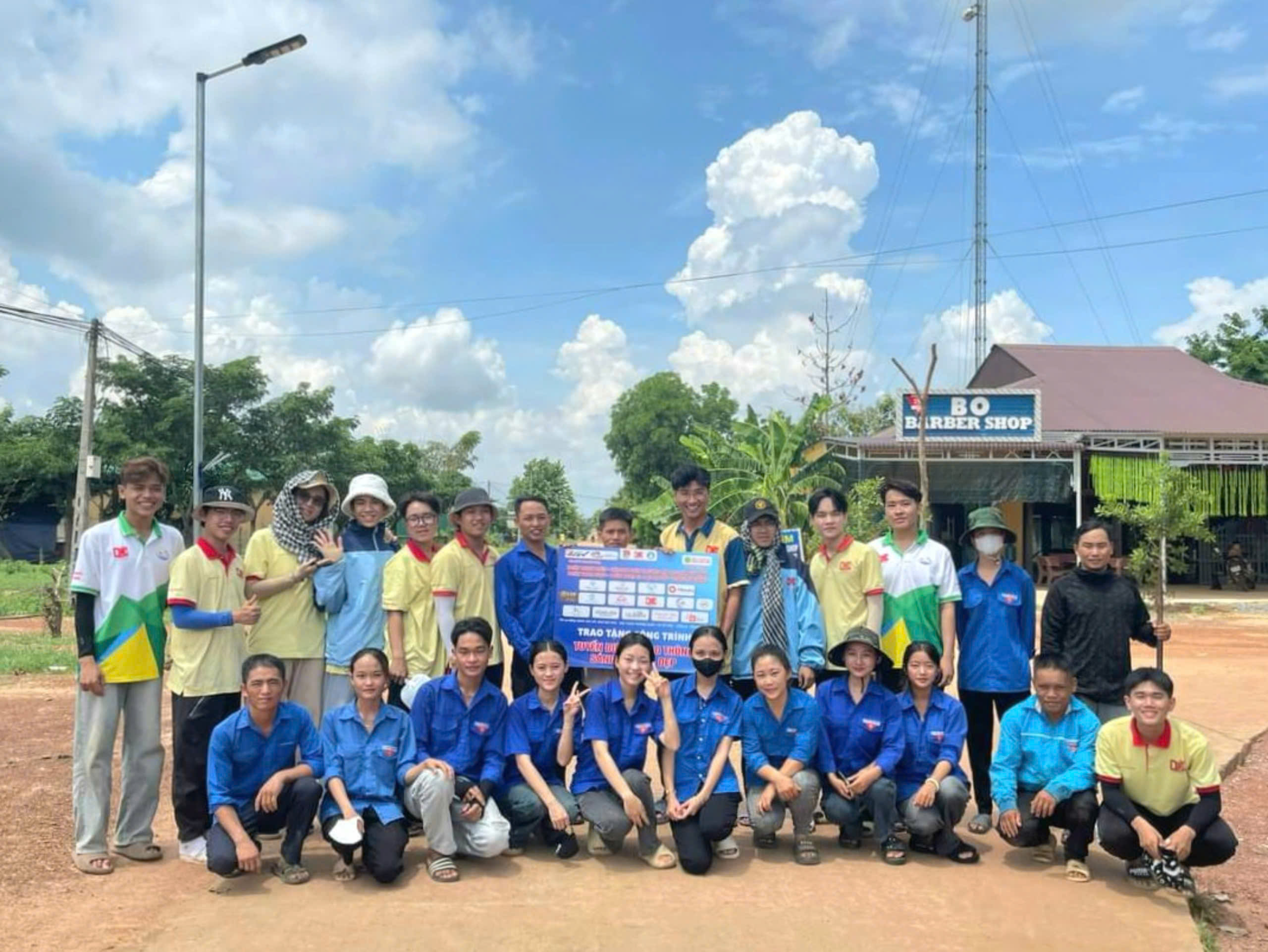 Đoàn Khoa Dược - Đoàn Khoa Du lịch và Quản trị Nha hàng - Khách sạn và Liên chi Hội sinh viên An Giang tham gia mặt trận xã Cư Kang - huyện Ea Súp - tỉnh Đắk Lắk.