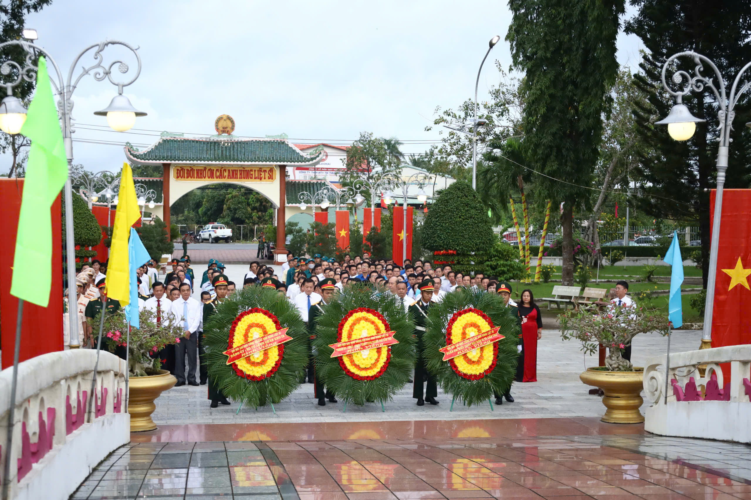 Lãnh đạo Thành ủy Cần Thơ viếng Nghĩa trang Liệt sĩ TP. Cần Thơ nhân dịp nhân Kỷ niệm 79 năm Ngày Cách mạng tháng 8 (19/8/1945 - 19/8/2024) và Ngày Quốc khánh nước Cộng hoà xã hội chủ nghĩa Việt Nam (2/9/1945 - 2/9/2024).