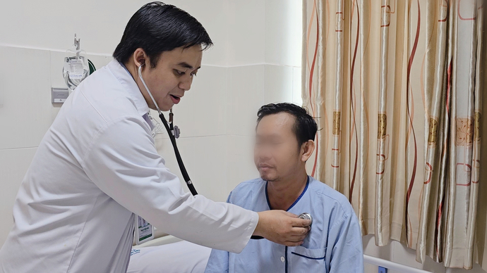 01 tuần tái khám sau ra viện, tình trạng người bệnh khỏe mạnh, không sốt, không ho, không khó thở, các chỉ số xét nghiệm đánh giá tình trạng viêm nhiễm trở về bình thường.