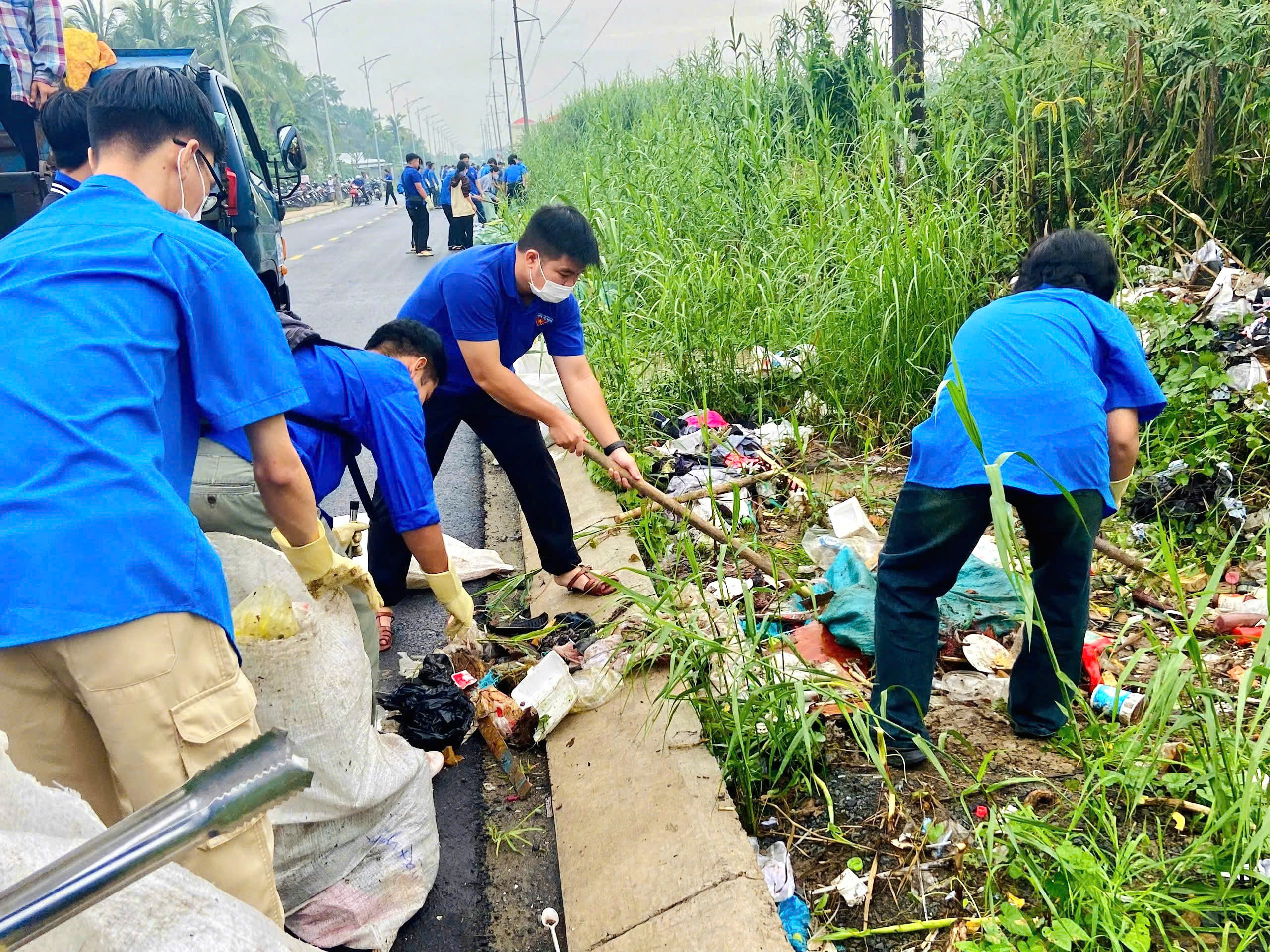 Ngày chủ nhật xanh đợt 4 năm 2024 là hoạt động thiết thực hưởng ứng chiến dịch làm sạch môi trường “Vì một Việt Nam xanh”.