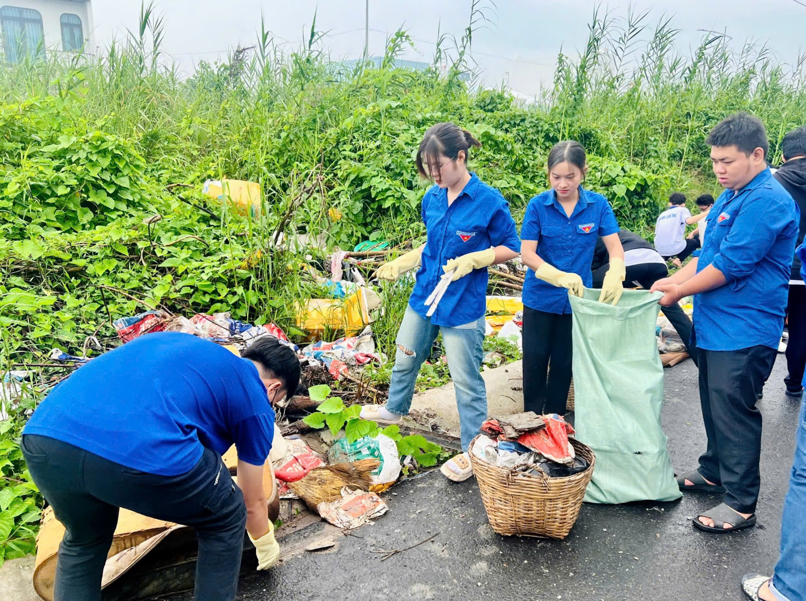 Đây cũng là hoạt động phát huy vai trò xung kích, tình nguyện của đoàn viên, thanh niên các đơn vị đoàn góp phần xây dựng đô thị văn minh, nâng cao nhận thức và trách nhiệm bảo vệ môi trường trong đoàn viên, thanh niên.