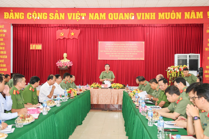 Thứ trưởng Trần Quốc Tỏ phát biểu chỉ đạo tại buổi làm việc với Công an xã Mỹ Khánh