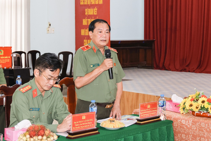 Thiếu tướng Nguyễn Văn Thuận, Giám đốc Công an TP Cần Thơ phát biểu tại buổi làm việc