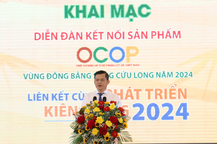 Ông Giang Thanh Khoa - Phó Chủ tịch UBND tỉnh Kiên Giang phát biểu khai mạc diễn đàn.