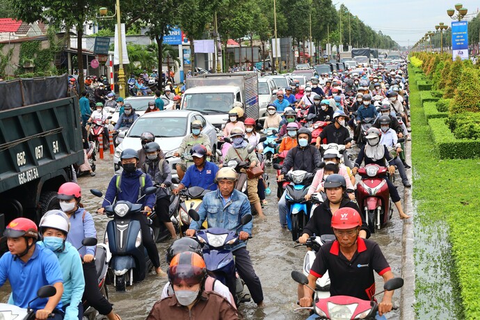 Theo Đài Khí tượng Thuỷ văn TP Cần Thơ, mực nước triều cường tại trạm Cần Thơ trên sông Hậu tiếp tục lên cao và có khả năng vượt báo động III (2m) trong những ngày tới. (Ảnh: Trung Phạm)