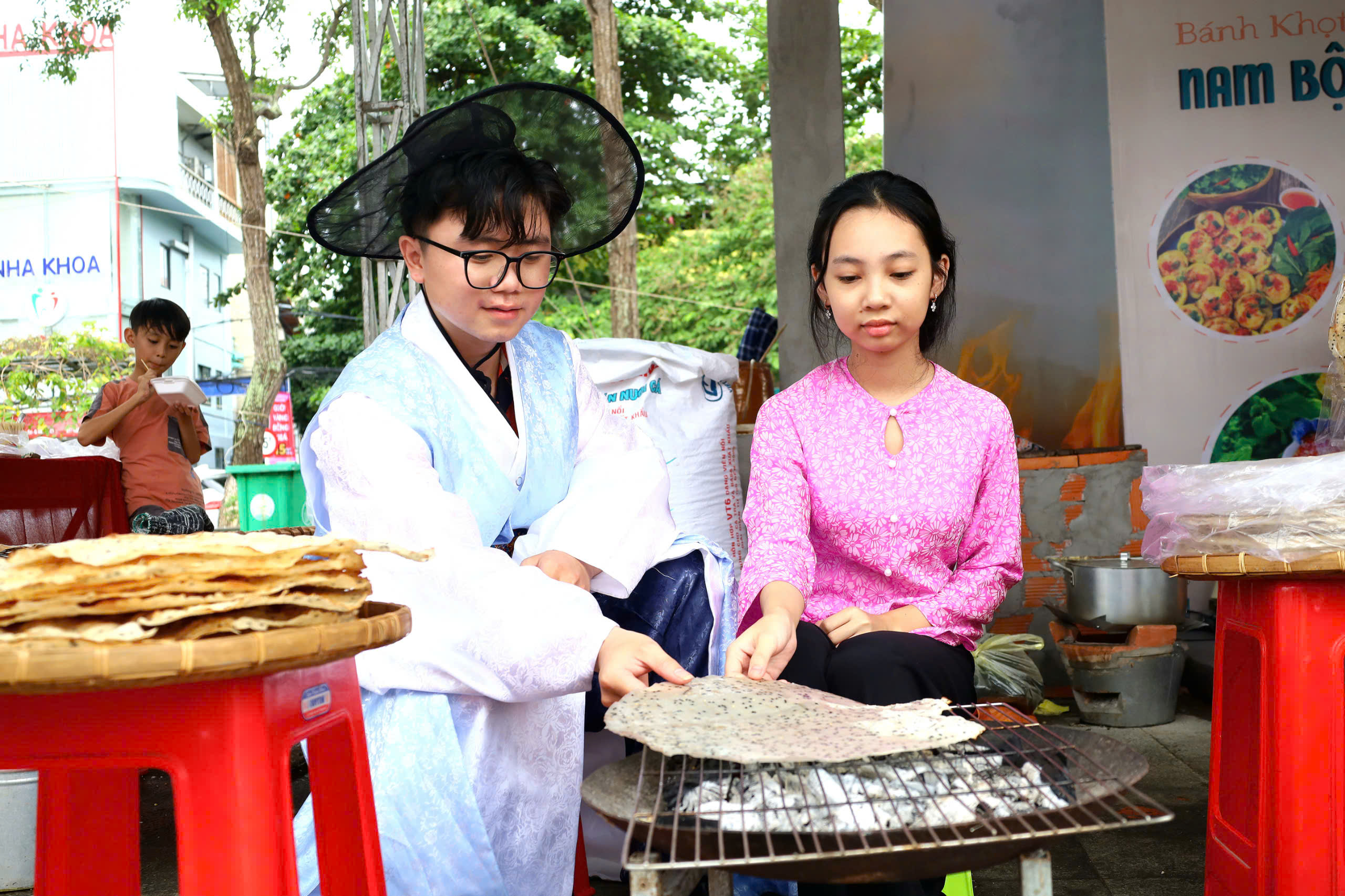 Giới thiệu Làng nghề Làng nghề làm bánh tráng Thuận Hưng Di sản Văn hóa phi vật thể Quốc gia tại sự kiện.