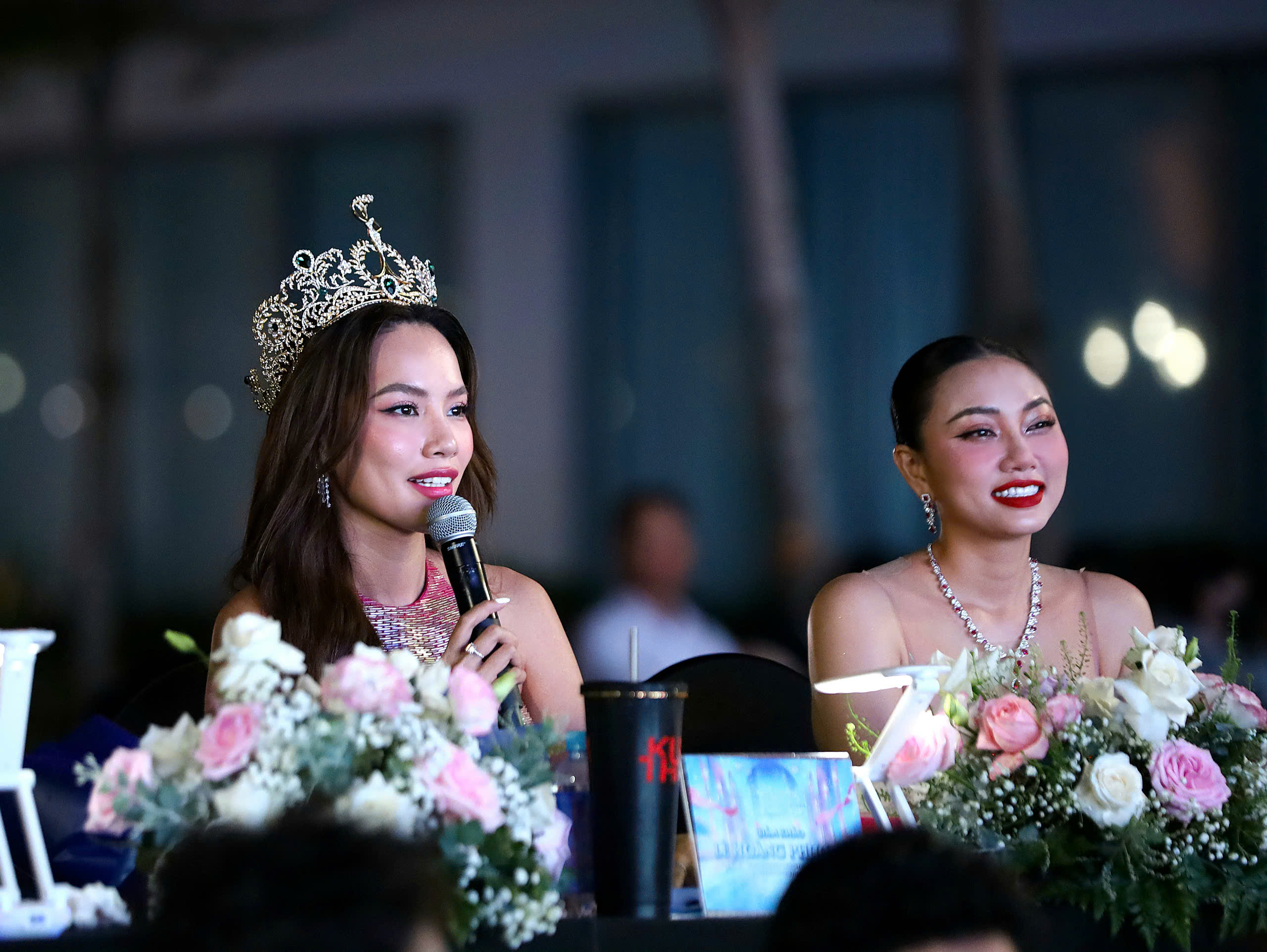 Hoa hậu Lê Hoàng Phương - Miss Grand Vietnam 2023; Á hậu 4 Miss Grand International 2023 đặt câu hỏi cho thí sinh.