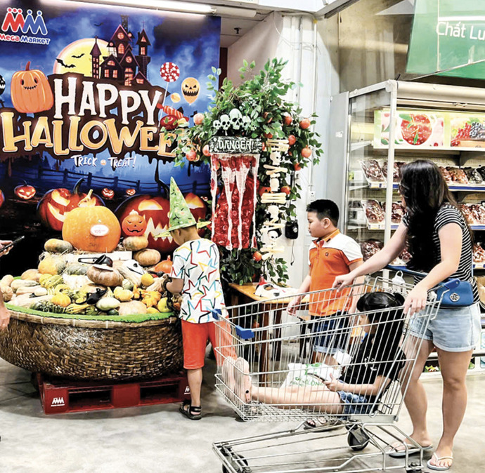 Góc trang trí chủ đề Halloween tại trung tâm MM Mega Market Hưng Lợi.