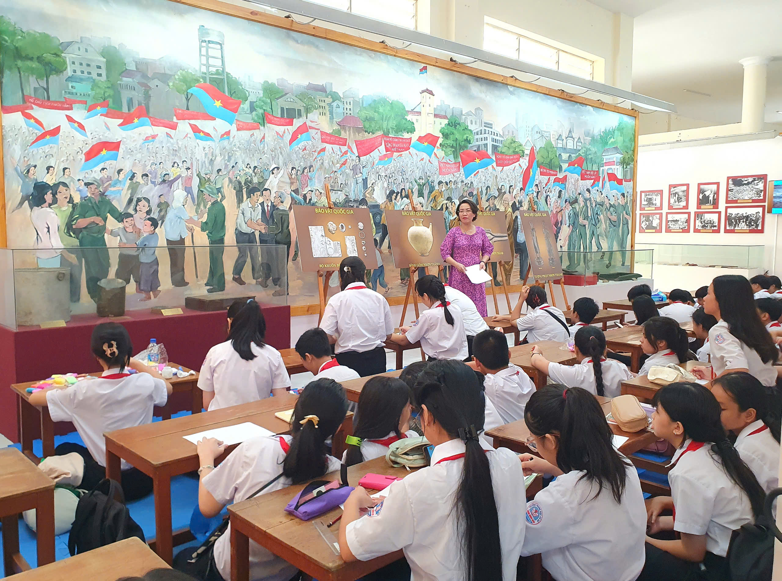 Học sinh được học trong không gian lịch sử, truyền cho các em được cảm hứng. Ngoài học lý thuyết còn được tham quan và được chính tay trải nghiệm tạo ra những sản phẩm như vẽ tranh, nặn đất sét về các bảo vật quốc gia