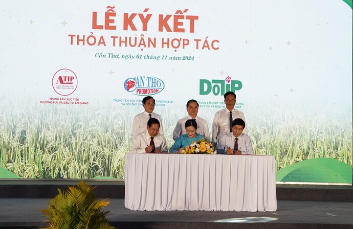 Lễ ký kết biên bản thỏa thuận hợp tác xúc tiến thương mại, đầu tư giữa 3 địa phương: Cần Thơ, An Giang và Đồng Tháp.