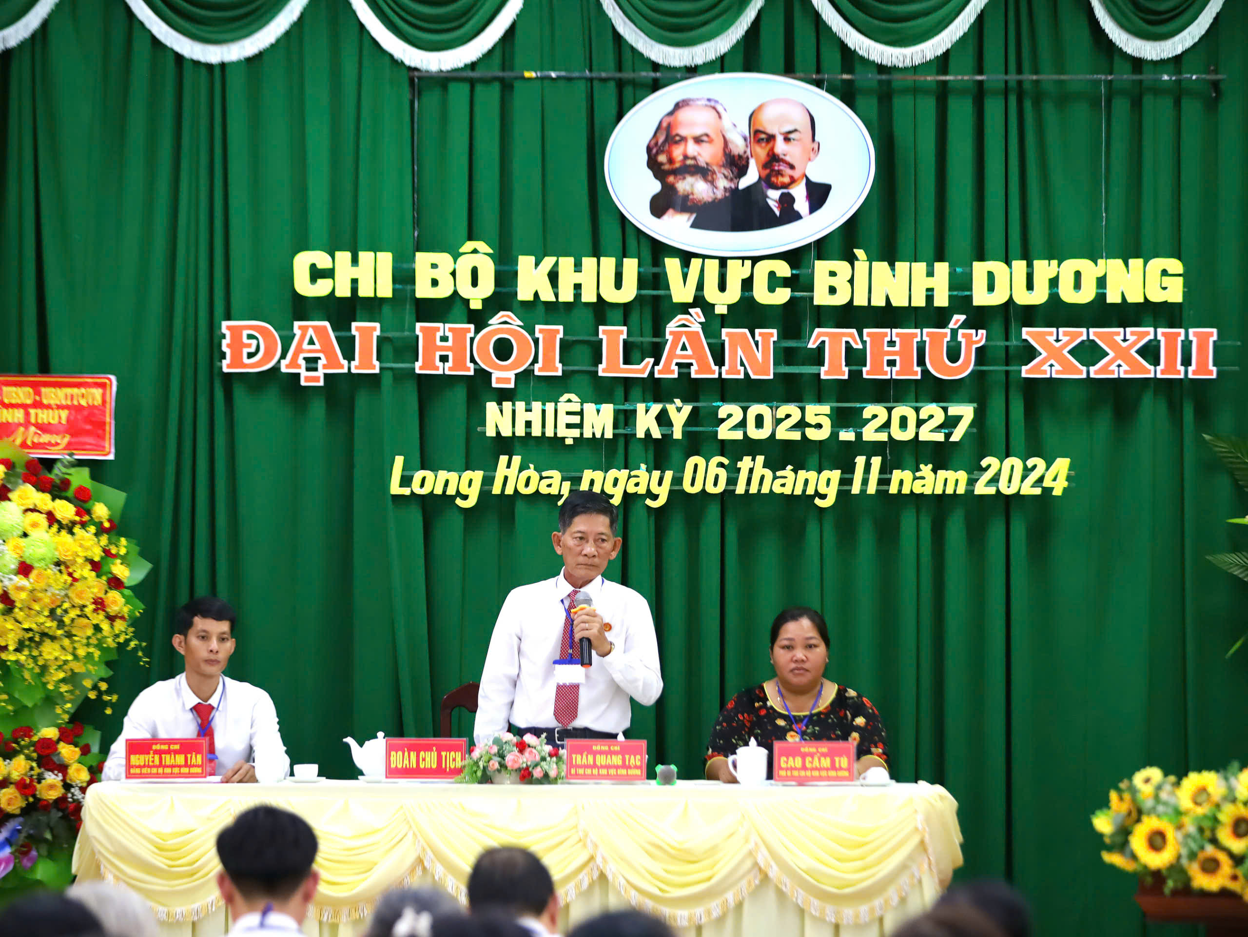 Đoàn Chủ tịch Đại hội Chi bộ Khu vực Bình Dương nhiệm kỳ 2025 – 2027.