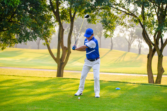 Thời tiết thuận lợi đẹp với mây trắng nắng vàng rất thuận lợi cho các golf thi đấu, trình diễn những cú swing tuyệt đẹp cho người xem