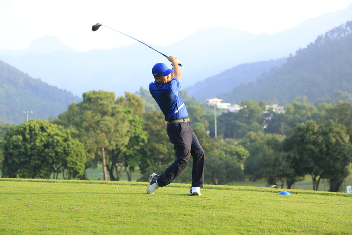 Những cú swing điệu nghệ cùng đường bóng đầy uy lực đã mang đến những hình ảnh sống động trong ngày thi đấu giải Golf “Vòng tay nhân ái”