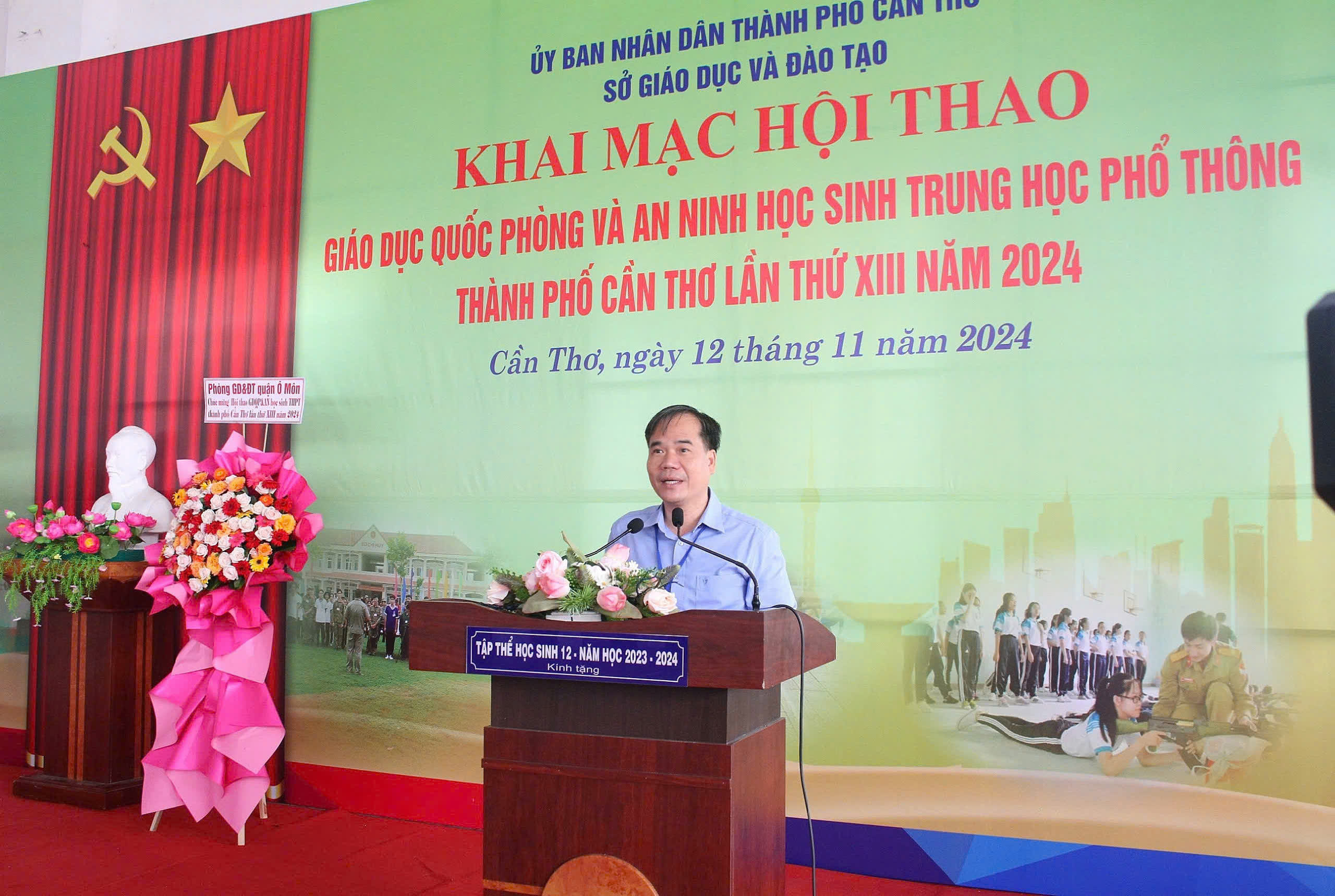 Ông Nguyễn Phúc Tăng - Phó Giám đốc Sở GD&ĐT TP. Cần Thơ phát biểu khai mạc hội thao.