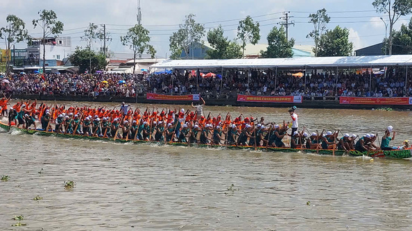 Năm 2022, đua ghe ngo đã được Tổ chức Guinness Việt Nam công nhận Kỷ lục là môn thể thao “có số lượng ghe ngo và vận động viên nhiều nhất Việt Nam từ năm 2005 đến nay”.