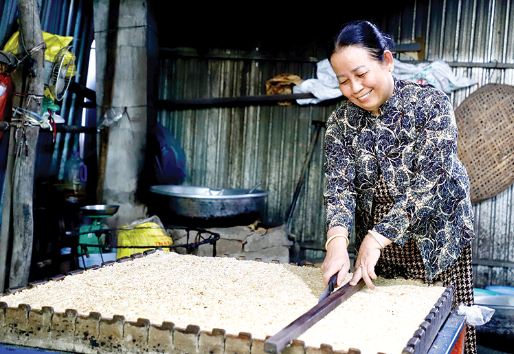 Cô Âu Thị Thu Hồng mong muốn nghề làm cốm nổ truyền thống được gìn giữ, phát triển.