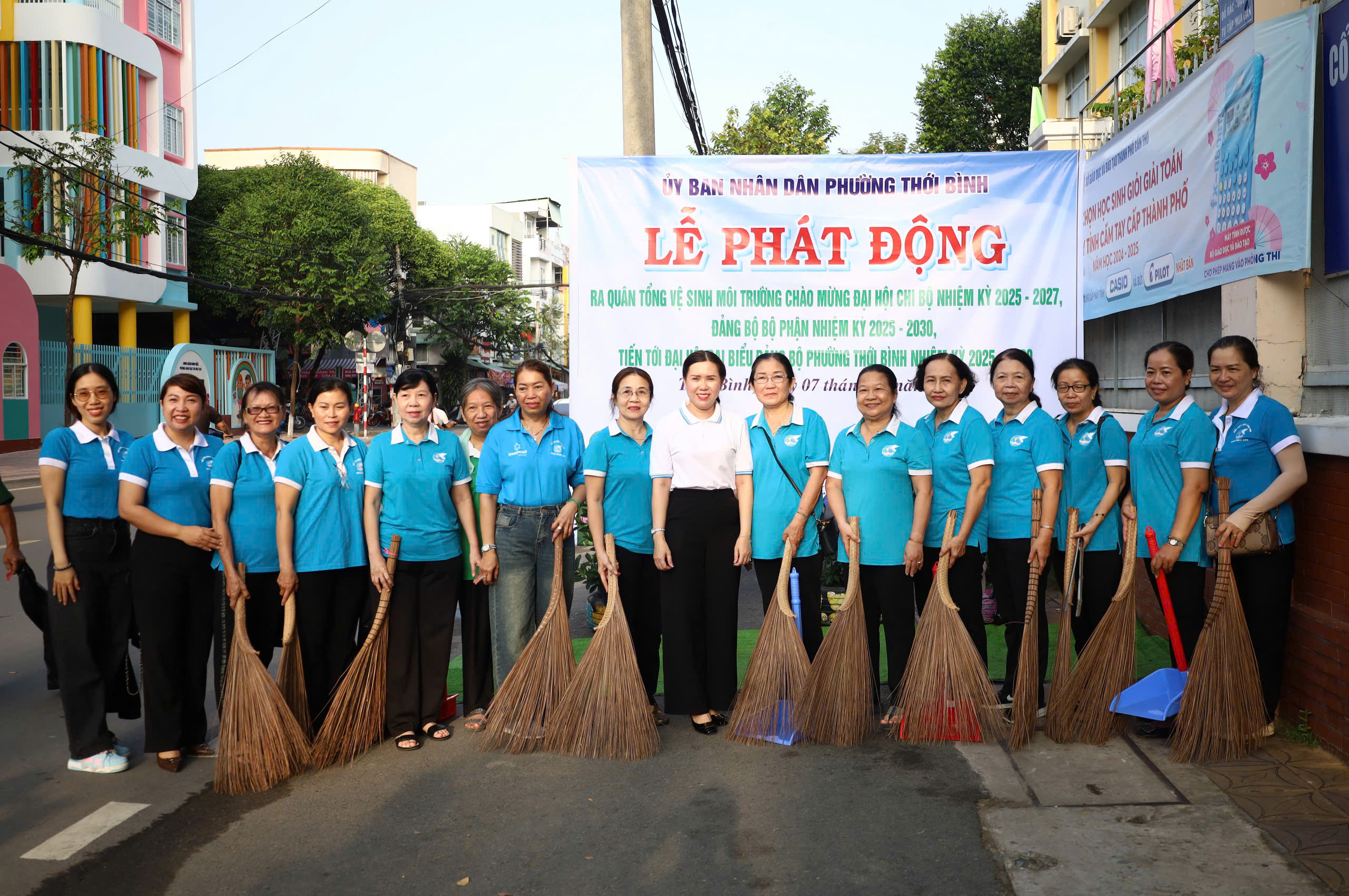 Hội LHPN phường Thới Bình tham gia ra quân tổng vệ sinh môi trường, thực hiện tốt nếp sống văn hóa, văn minh đô thị.