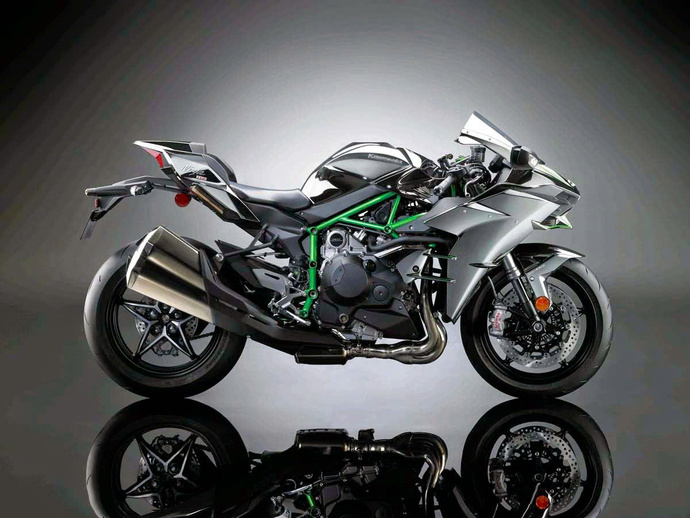 Kawasaki Ninja H2 - Mẫu siêu mô tô đẳng cấp với động cơ Supercharged, công suất 231 mã lực. Xe sở hữu thiết kế khí động học tối ưu, tích hợp hệ thống Ram Air và phanh điện tử KECS, mang đến trải nghiệm tốc độ và hiệu suất vượt trội.