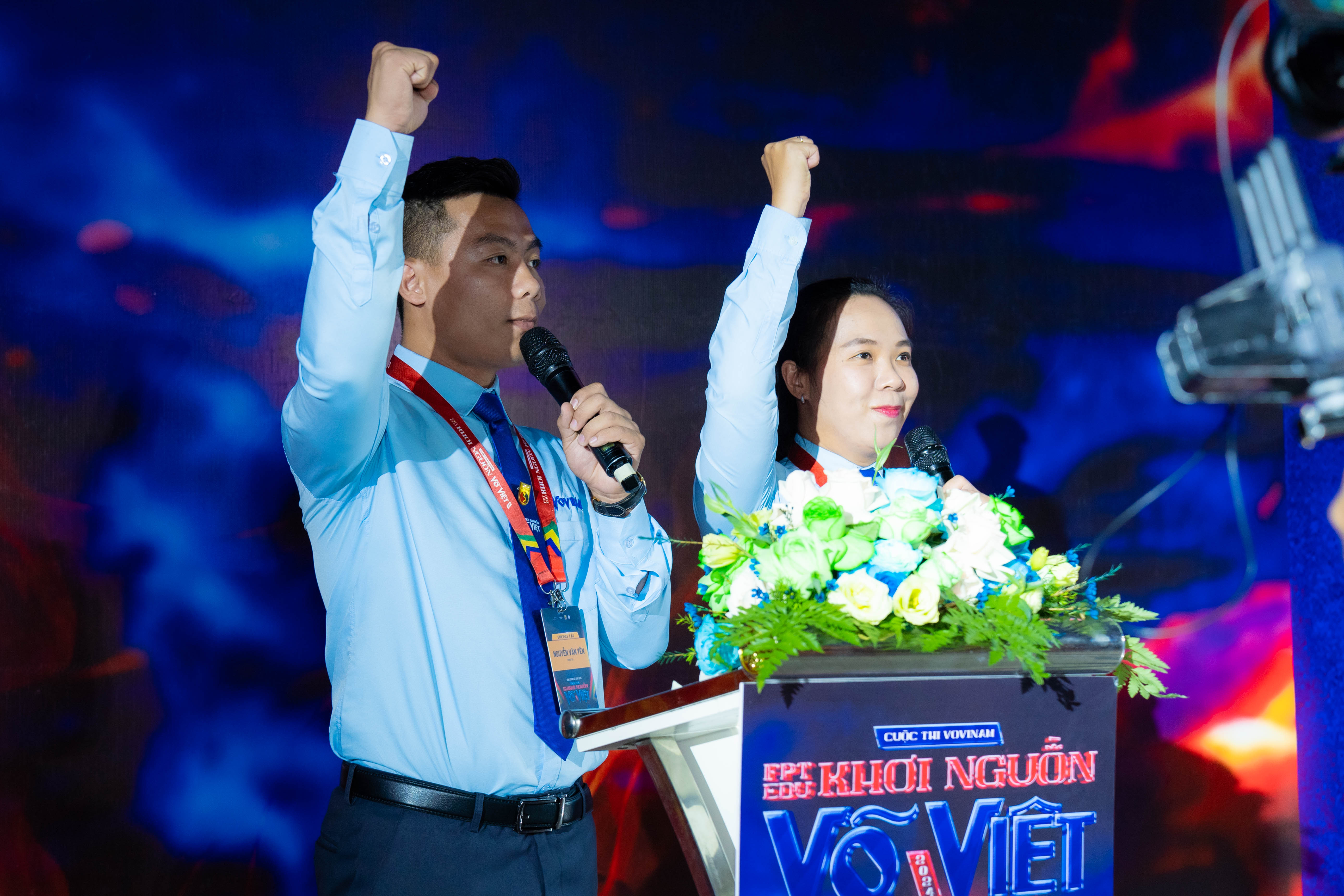 Đại diện lực lượng trọng tài điều hành giải tuyên thệ.