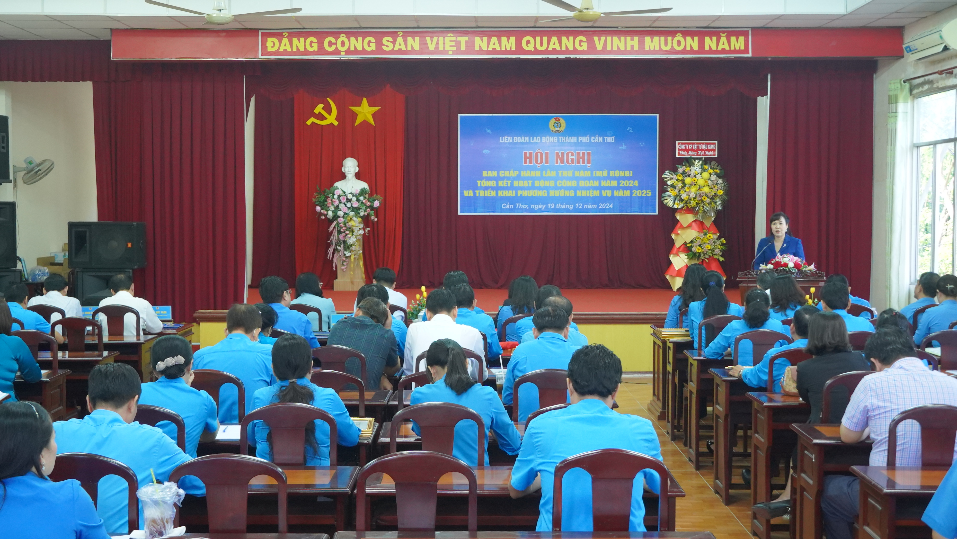 Quang cảnh hội nghị Tổng kết hoạt động công đoàn năm 2024 và triển khai phương hướng nhiệm vụ năm 2025.